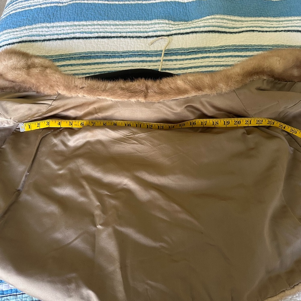 *SOLD* Vintage Pastel Mink Fur Stole with a Shawl Collar - Picture 11 of 11